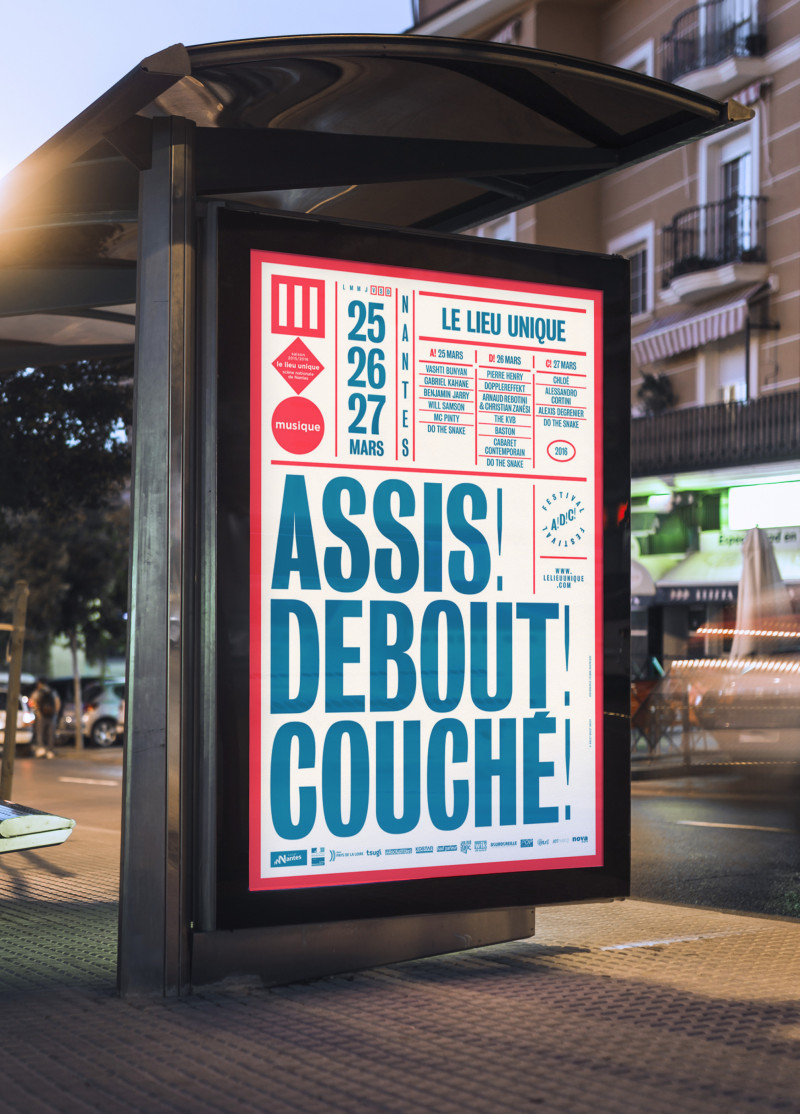 assis-debout-couche-mockup-affiche